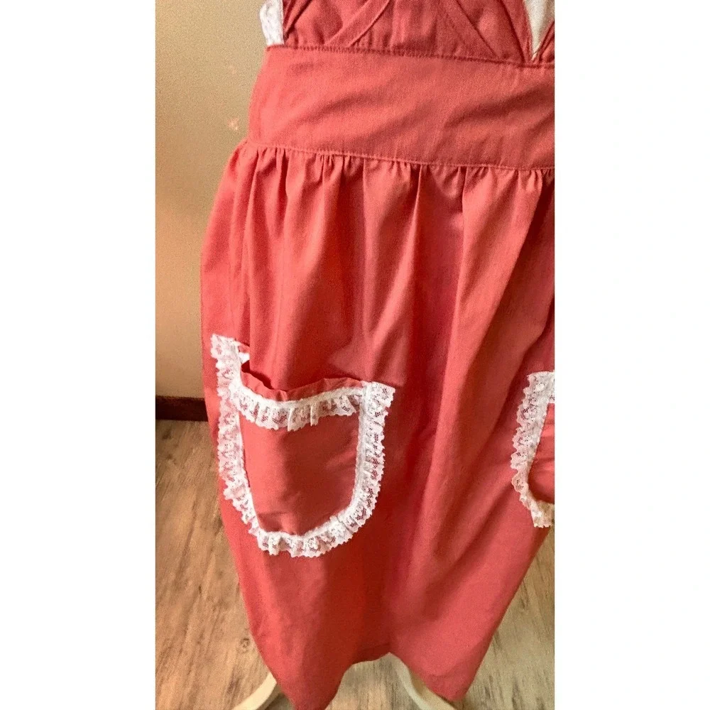 Vintage Quilted Apron Coral White Lace Pockets Kitchen Chef Hostess Retro